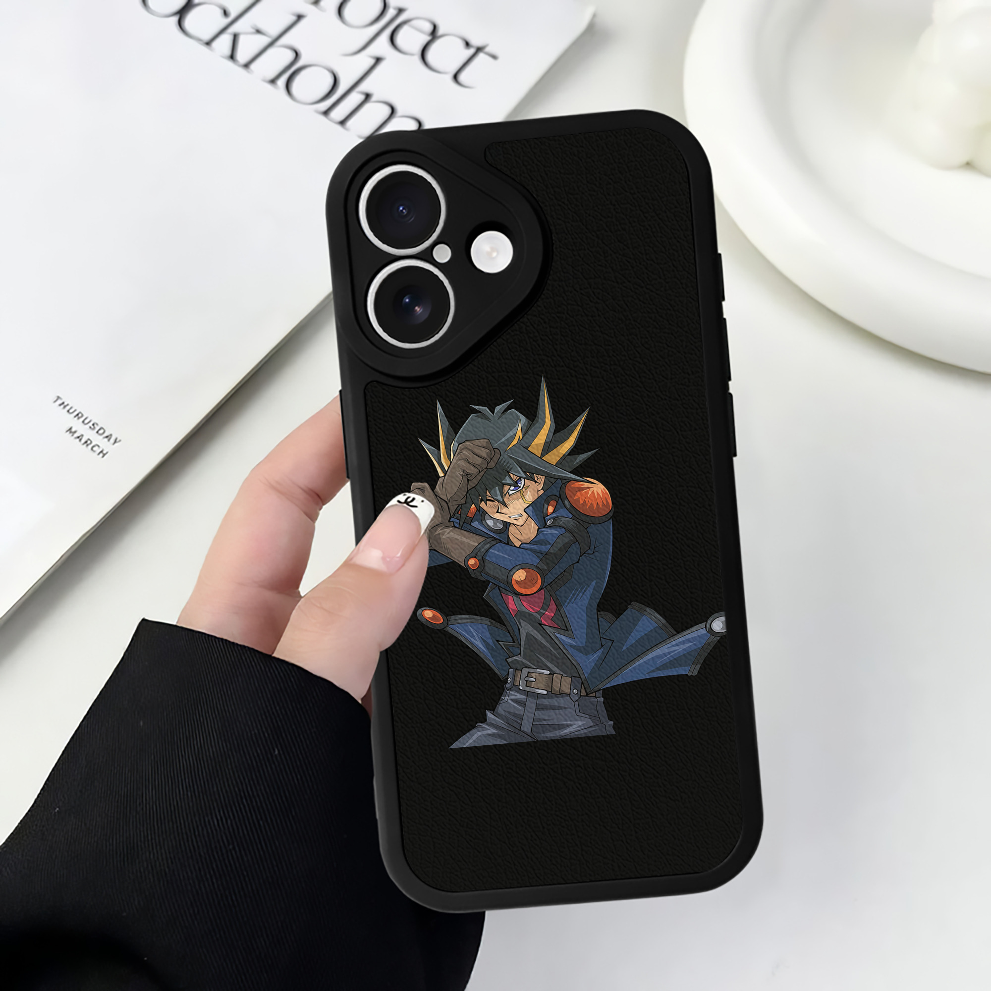 （画像用） 遊☆戯☆王 Yu-Gi-Oh! 【iPhone 16シリーズ対応】シリコンスマホケース（レザー調） 材質：シリコン